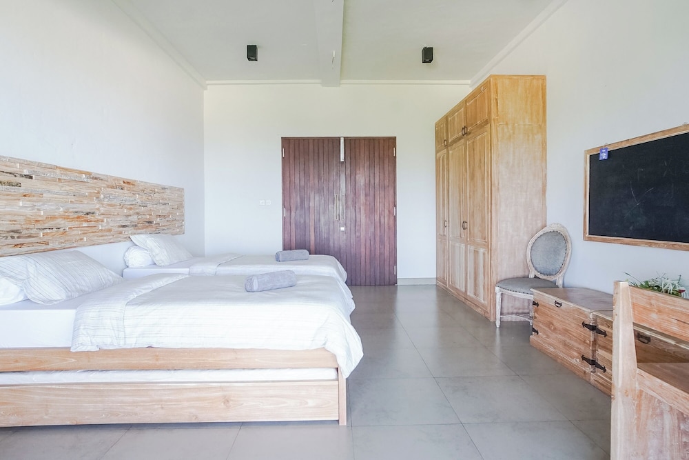 London, Villa, Twin Beds, Living Area, Kitchen