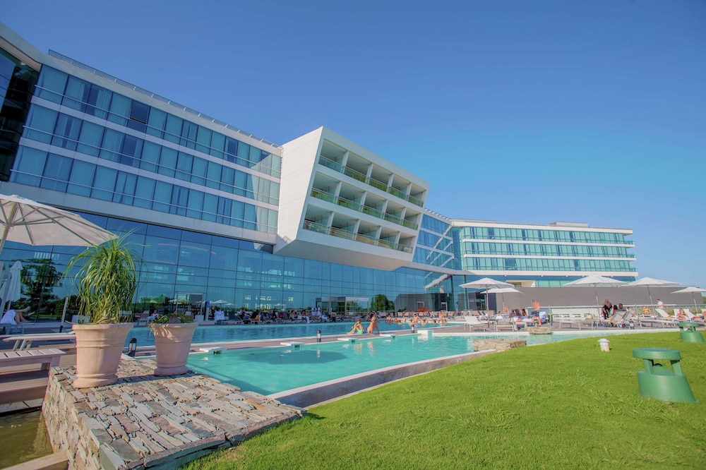 Hilton Pilar 1/80