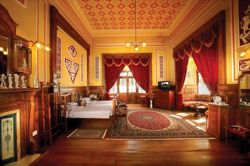 EXECUTIVE, SUITE