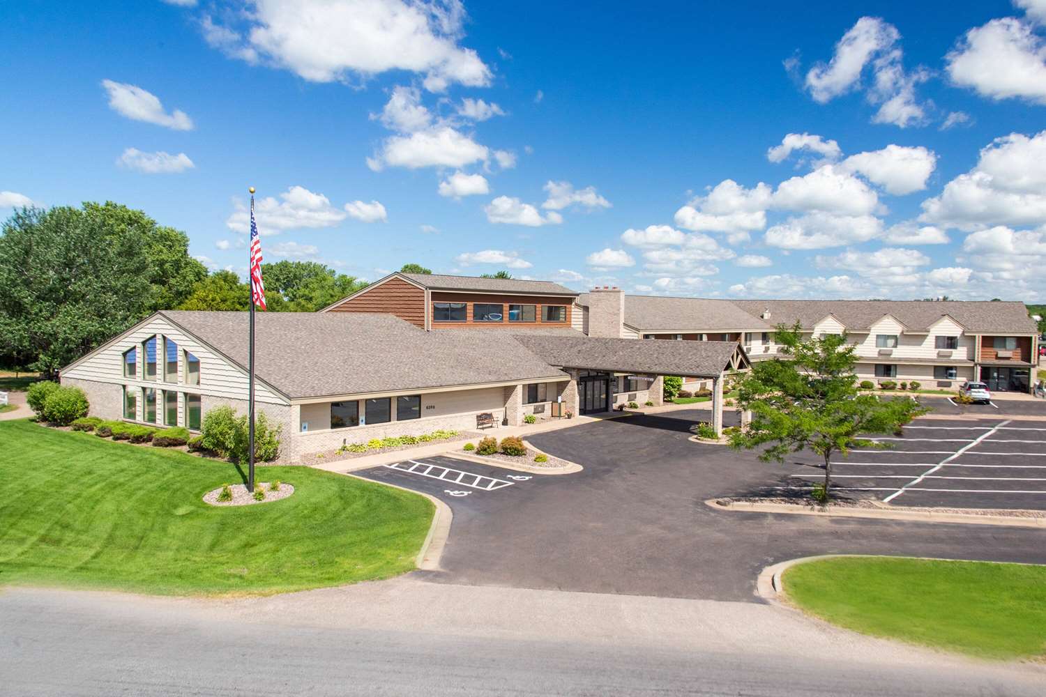 AmericInn by Wyndham Eau Claire 23/28