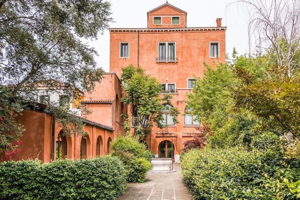 Carmini Canal View and Balcony with Lift 19/22