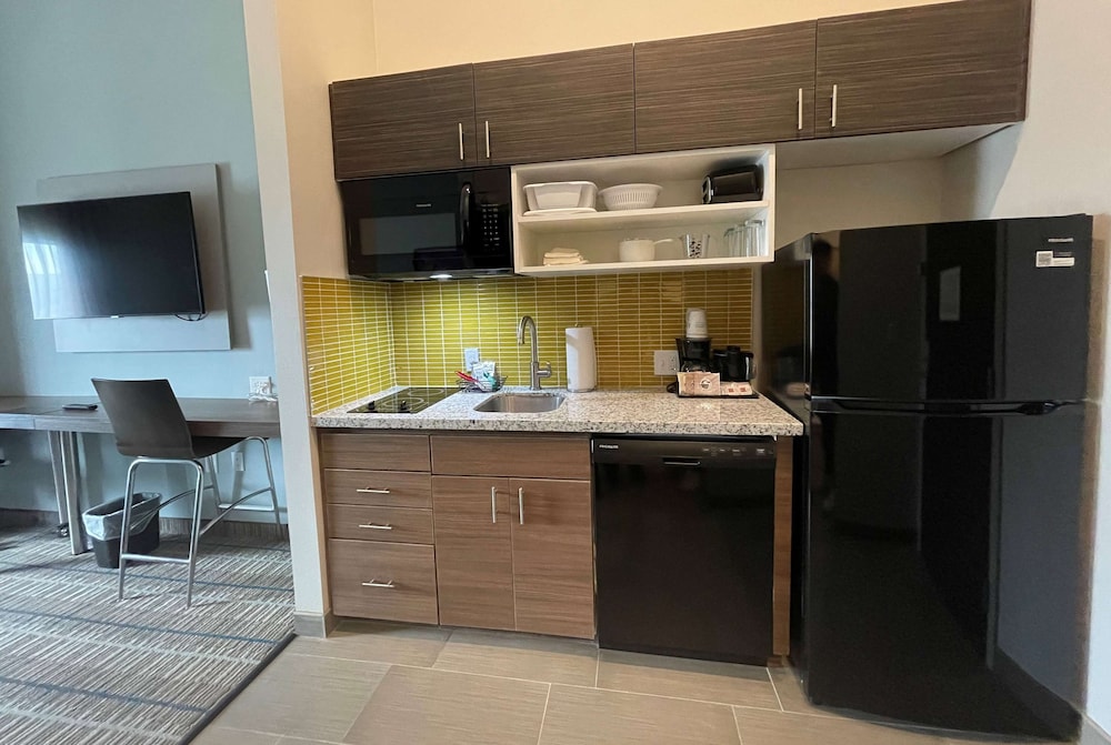 Hawthorn Extended Stay by Wyndham Sulphur (Lake Charles) 32/38