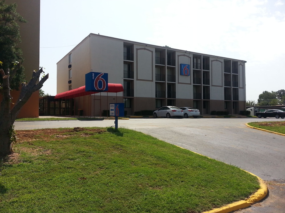Motel6 Jackson, TN 52/54