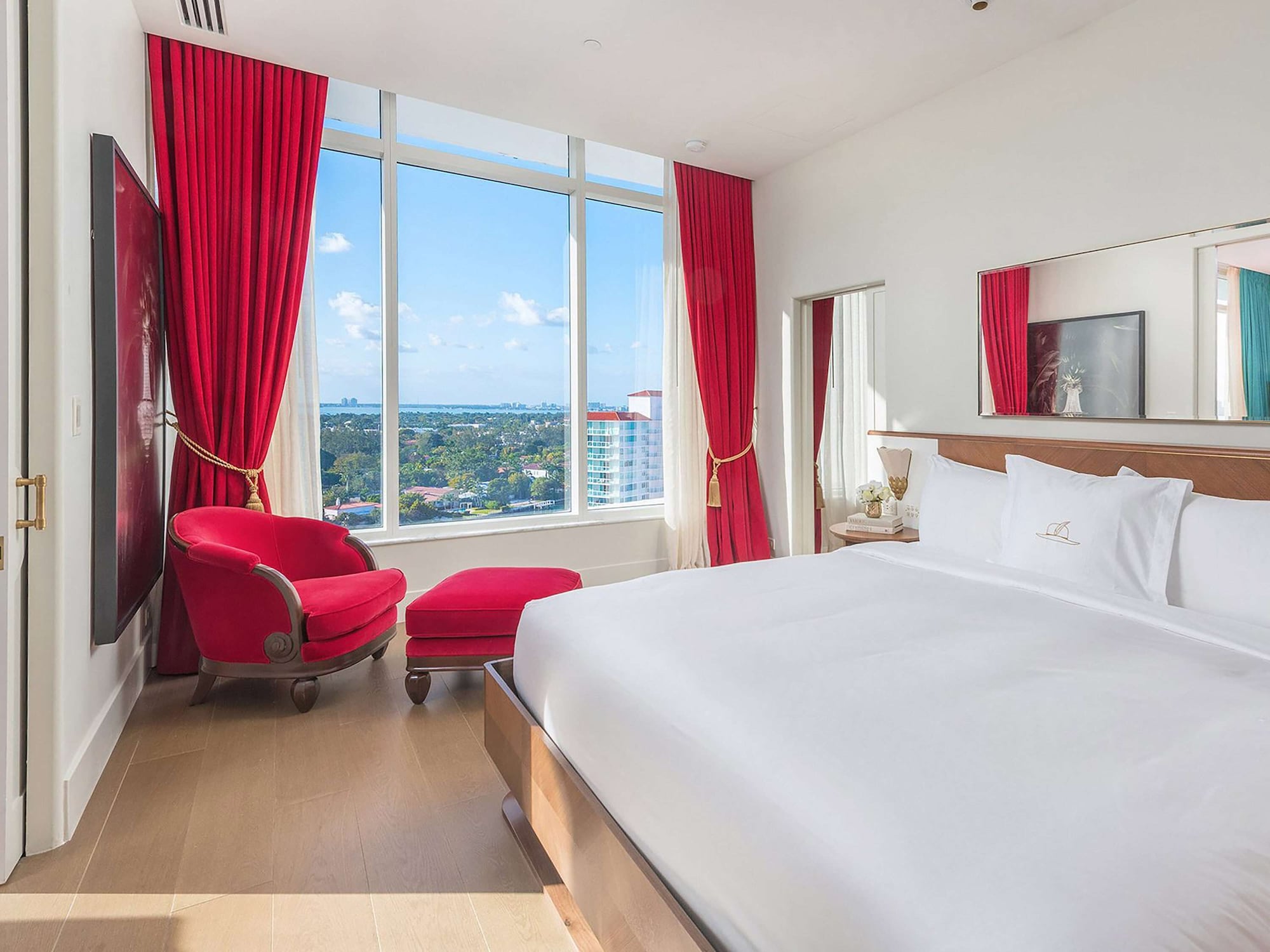 2 BEDROOMS, SUITE, BAY VIEW