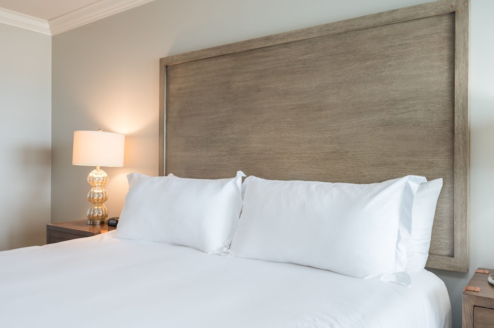 456 Embarcadero Inn Suites 49/77