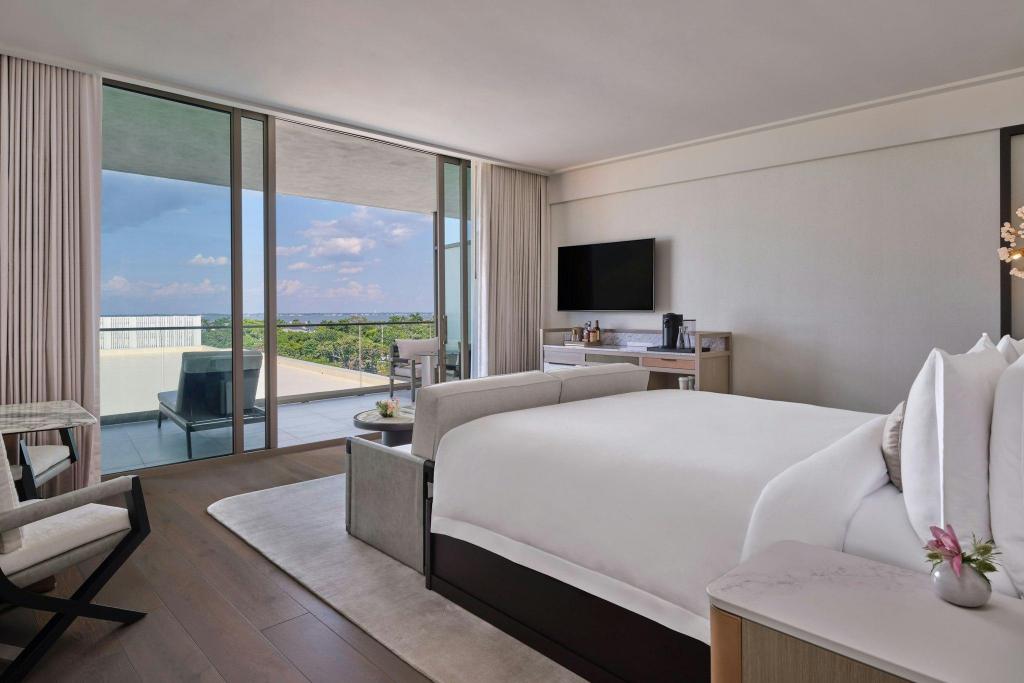 Guest Room, Superior, King Bed, Partial Bay View, Balcony