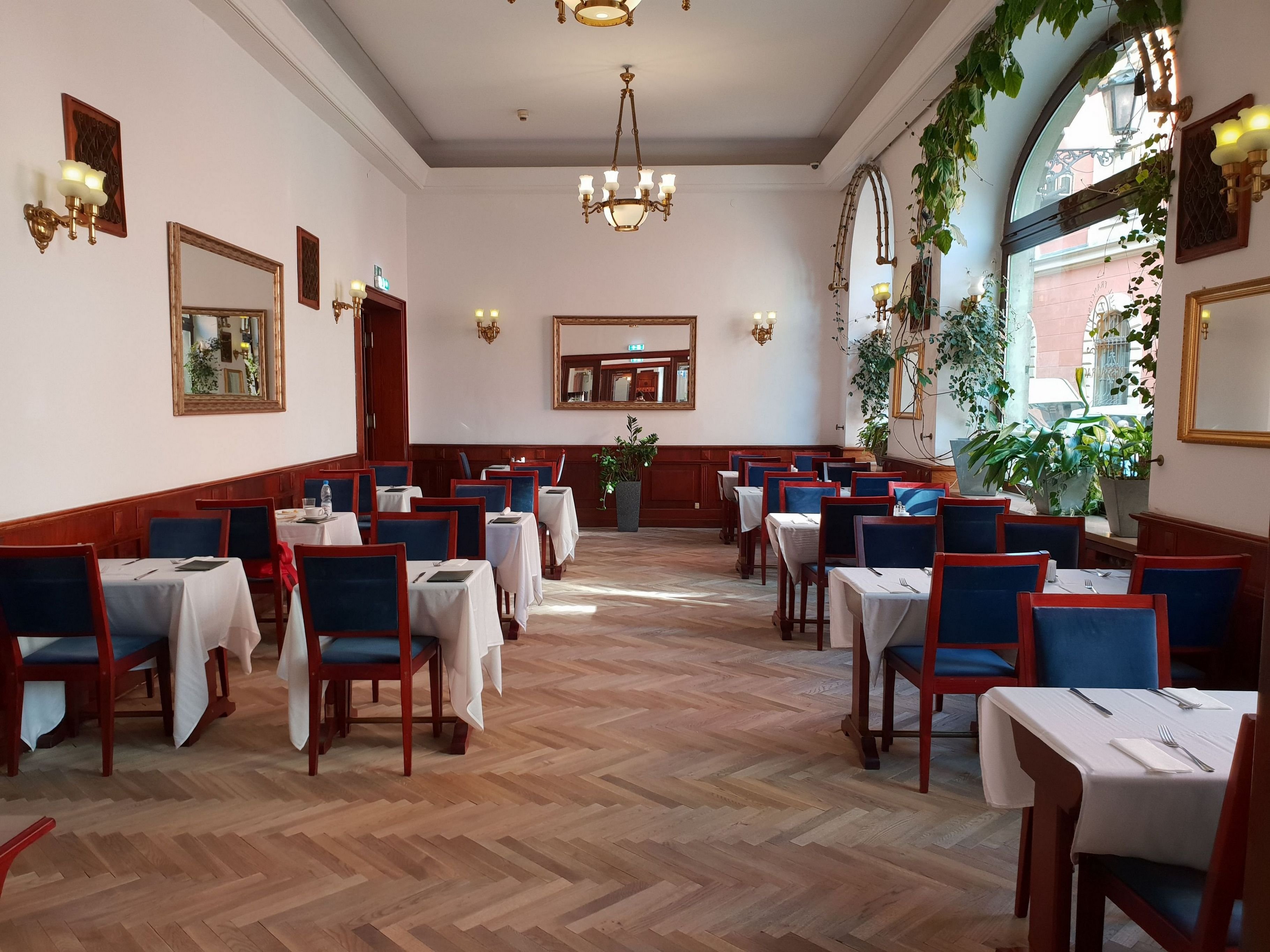 H15 Hotel Francuski 38/42
