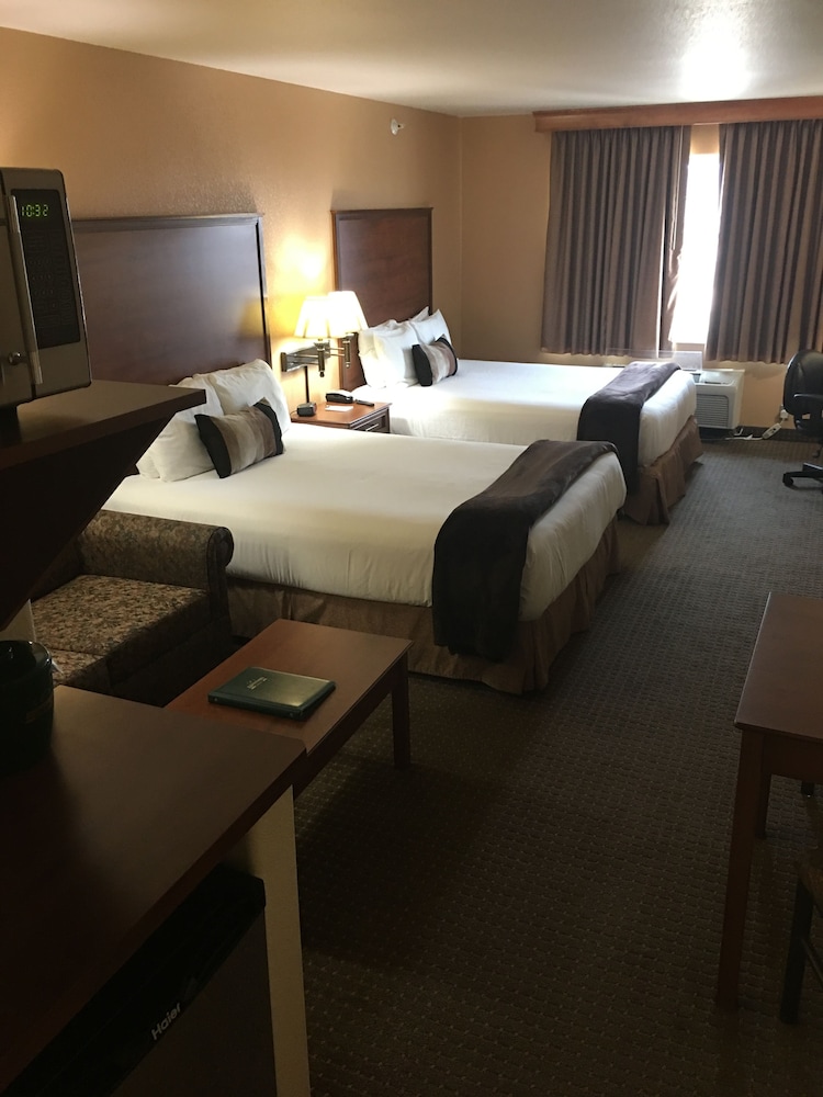 Expressway Suites Fargo 9/25