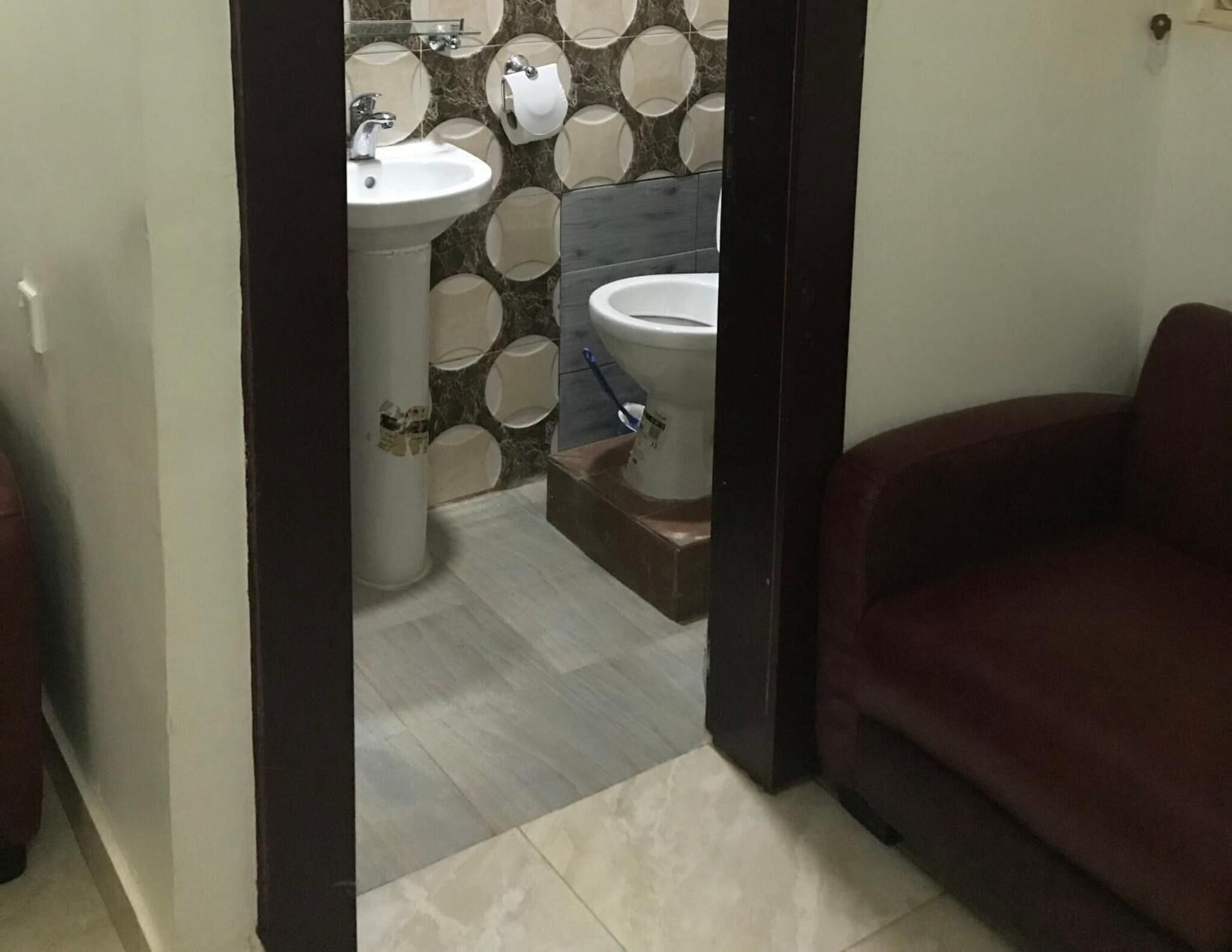 Jim-Eddy Suites 15/16