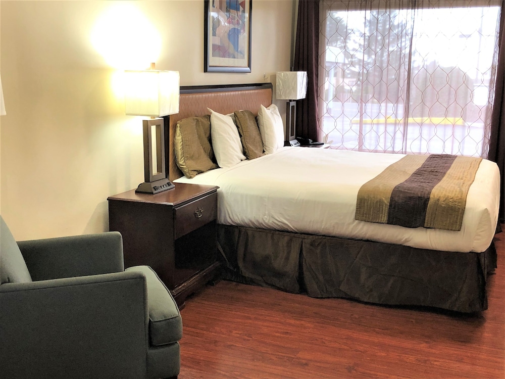 Blue Coast Inn and Suites 15/41