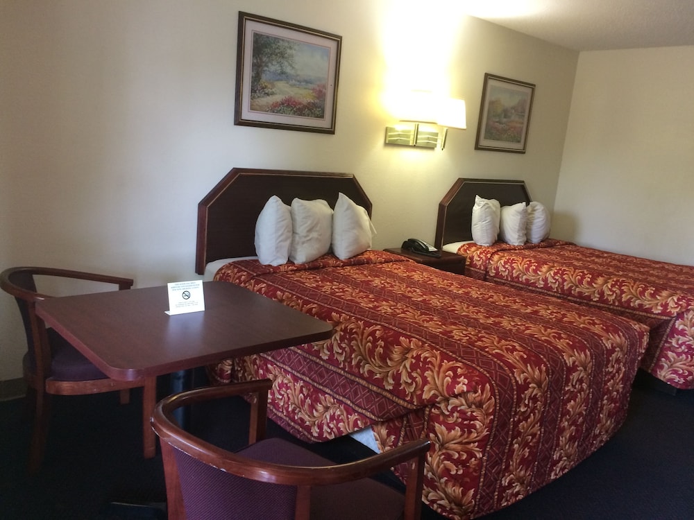 Days Inn And Suites Selma 35/54