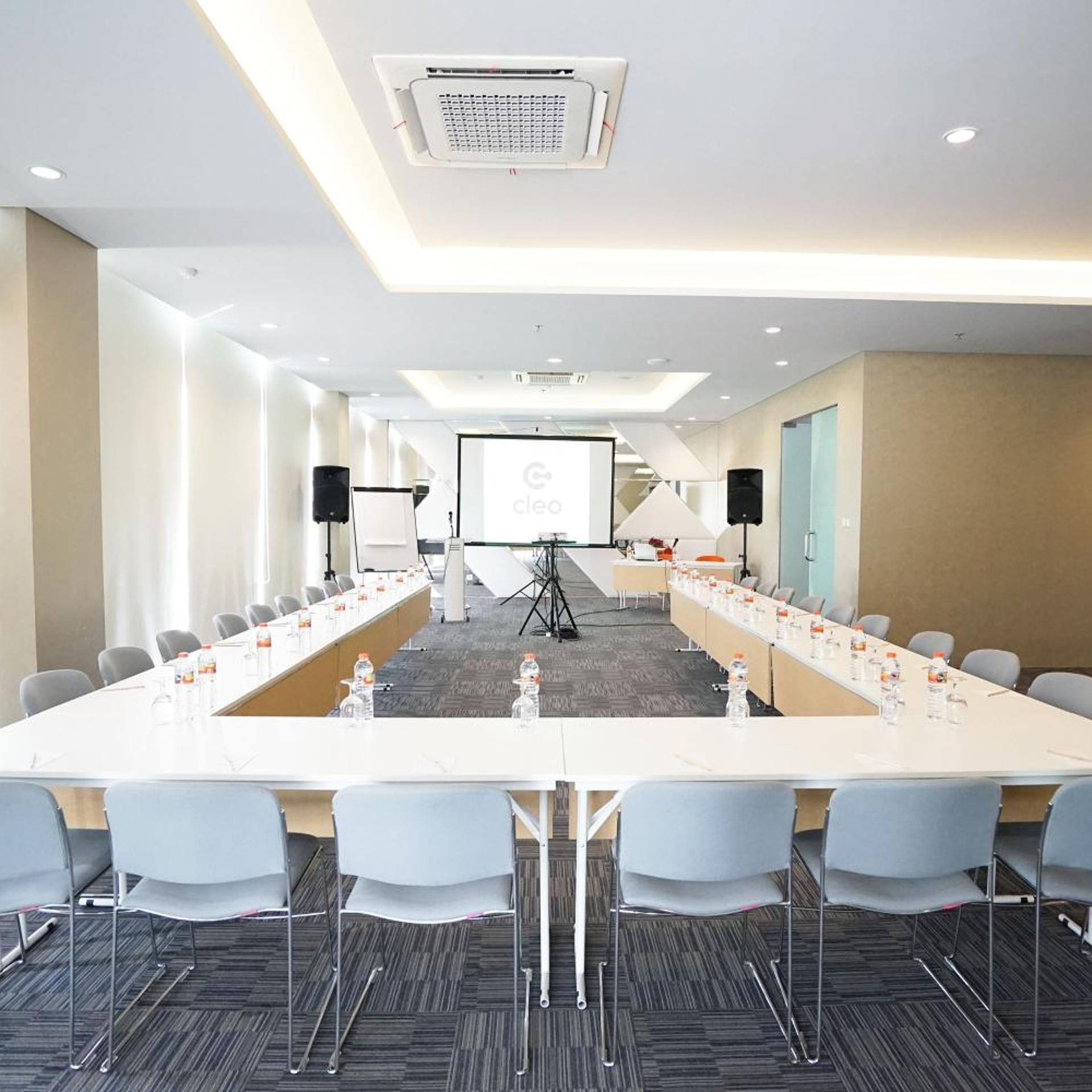 Cleo Hotel Jemursari 13/17