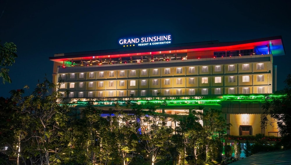 Grand Sunshine Resort and Convention 6/77
