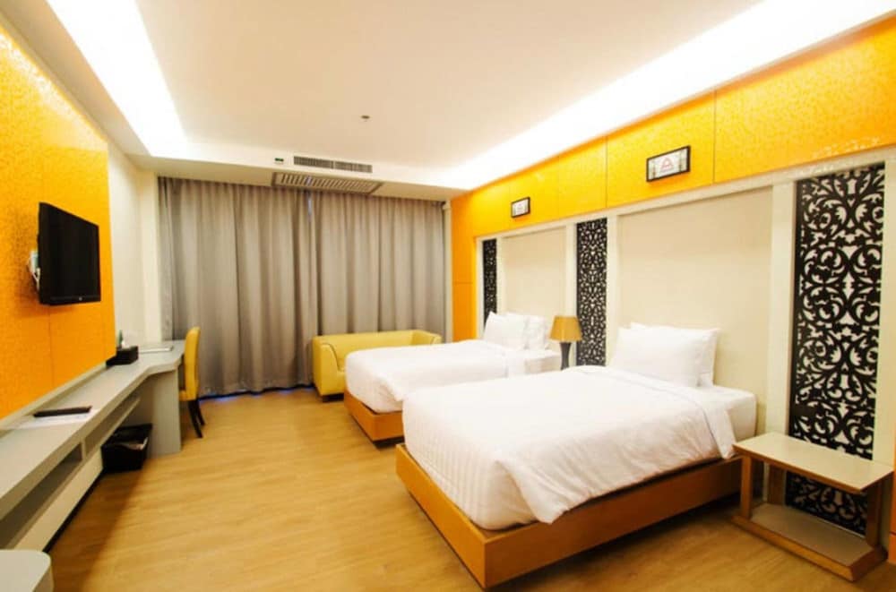 Alvarez Hotel 15/65