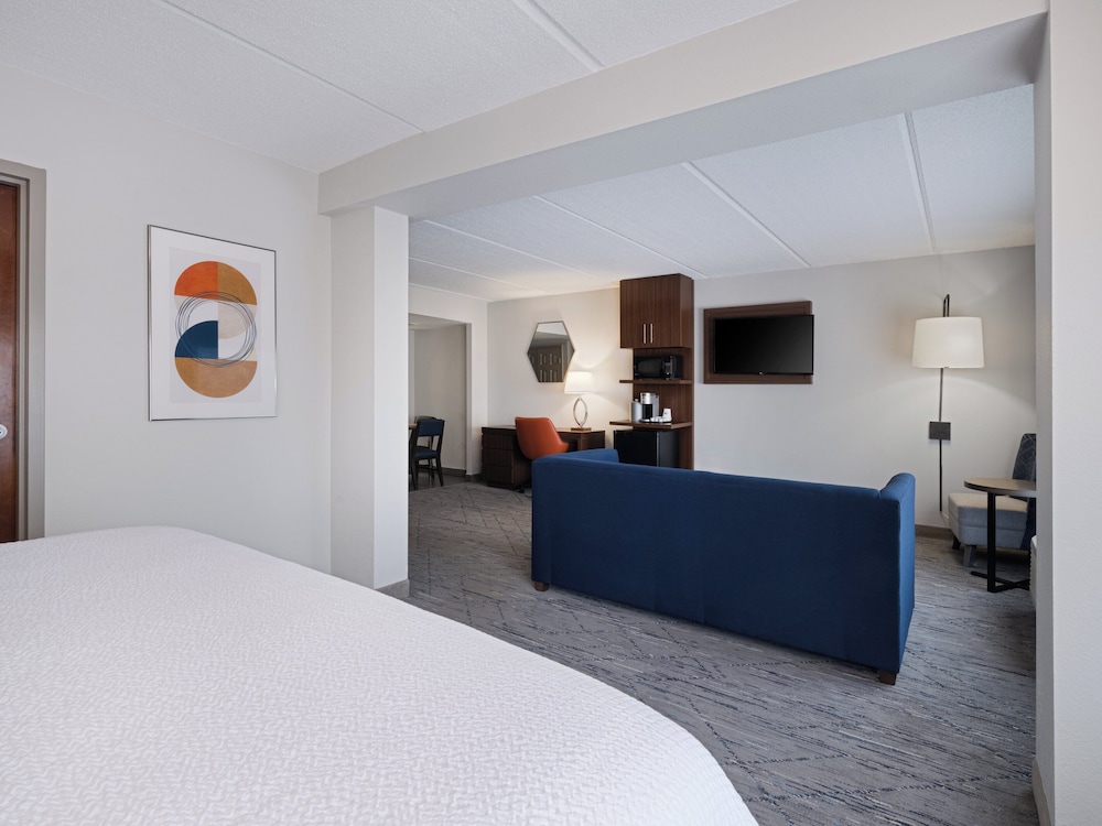Holiday Inn Express Suites Augusta West Ft Gordon Area 15/69