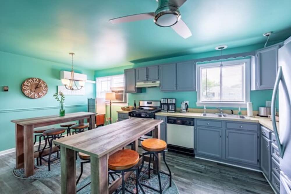 Ocean Glass Inn 35/50
