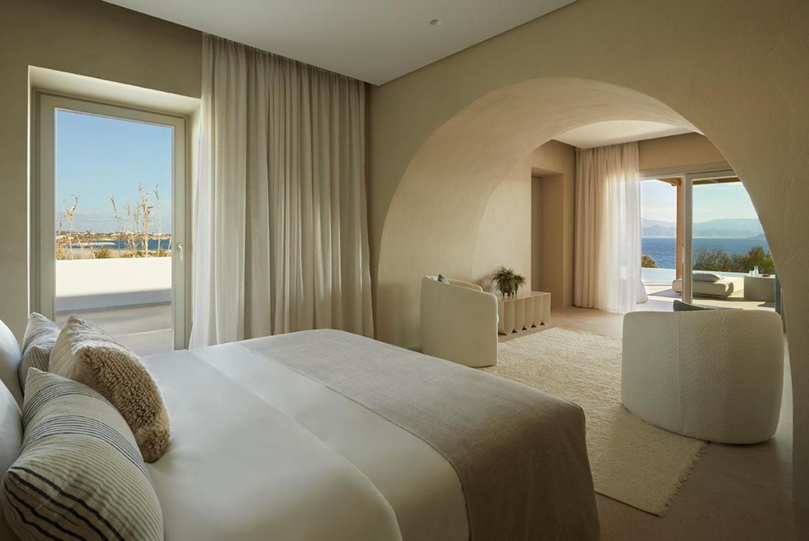 2 BEDROOMS, SUITE, PRIVATE POOL