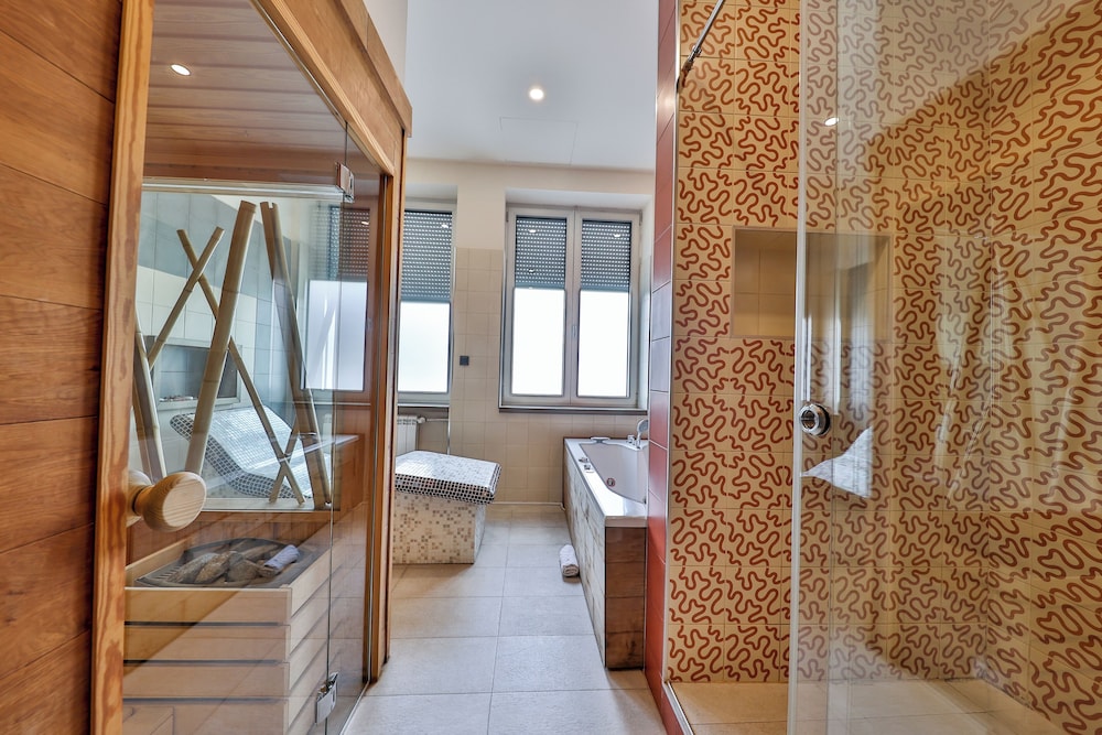 Atera Business Suites 25/42