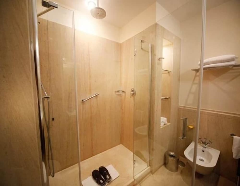 Esplanade Boutique Hotel 36/38