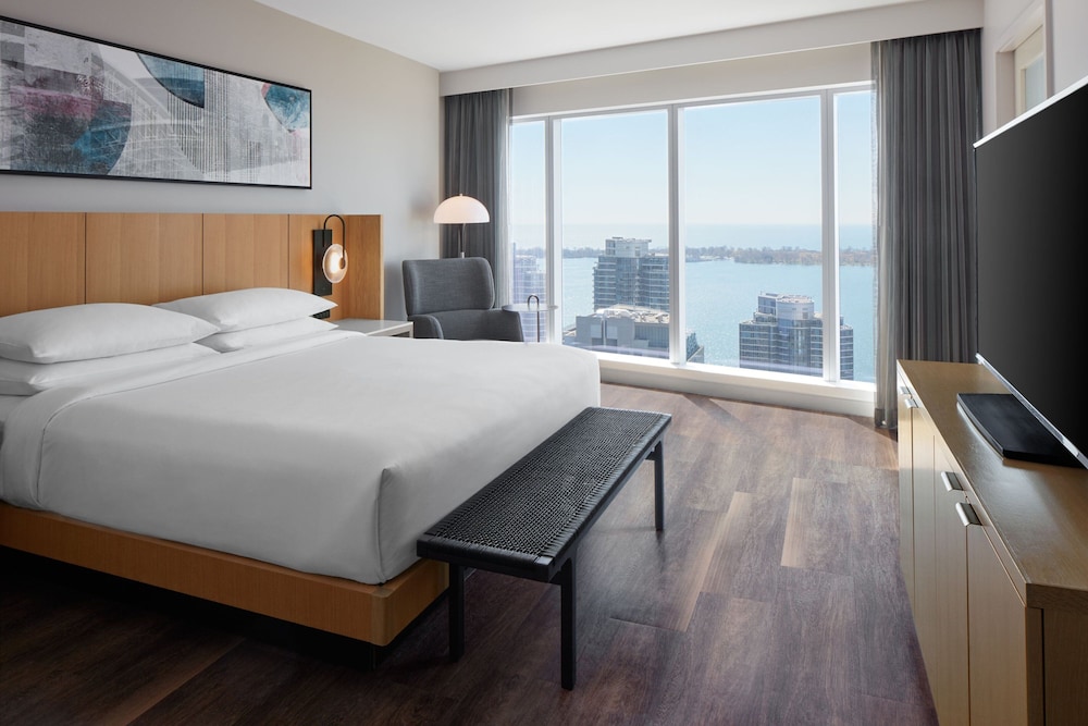 1 Bedroom, Executive, Suite, Delta Toronto 2/10