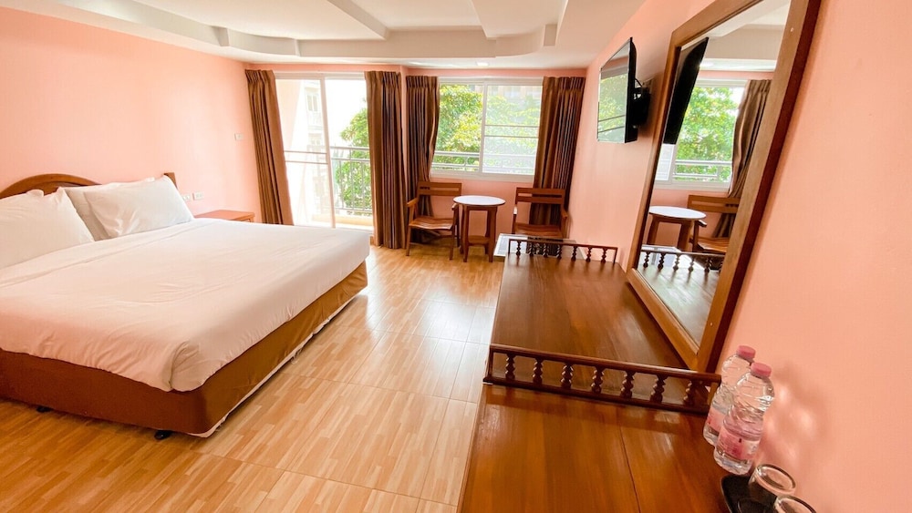 A.A. Pattaya Golden Beach Hotel 15/43