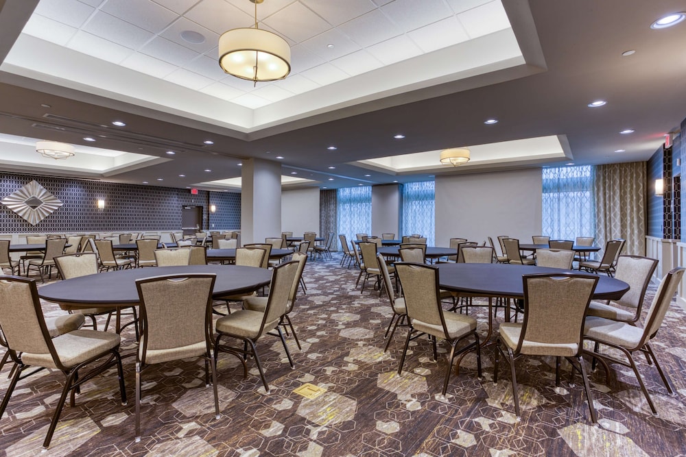 Drury Inn & Suites Cleveland Beachwood 44/50