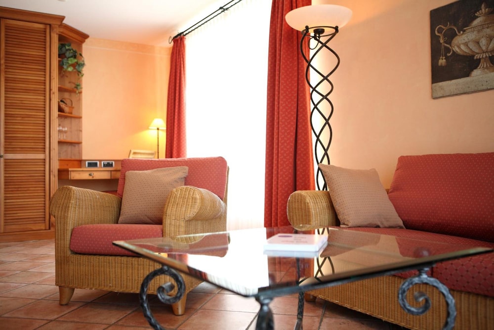 Maifeld Sport- Und Tagungshotel 34/50
