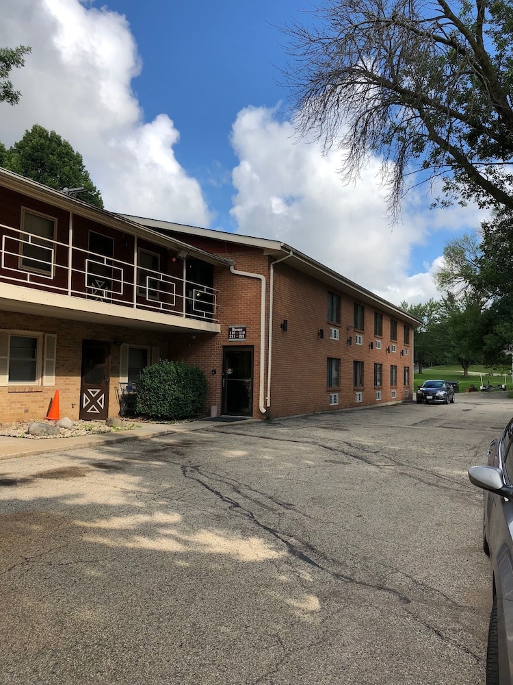 McGoverns Hotel and Suites 39/45