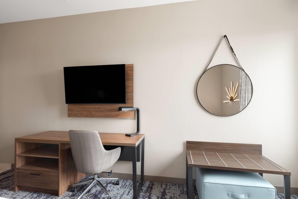 La Quinta Inn & Suites by Wyndham Athens 40/49