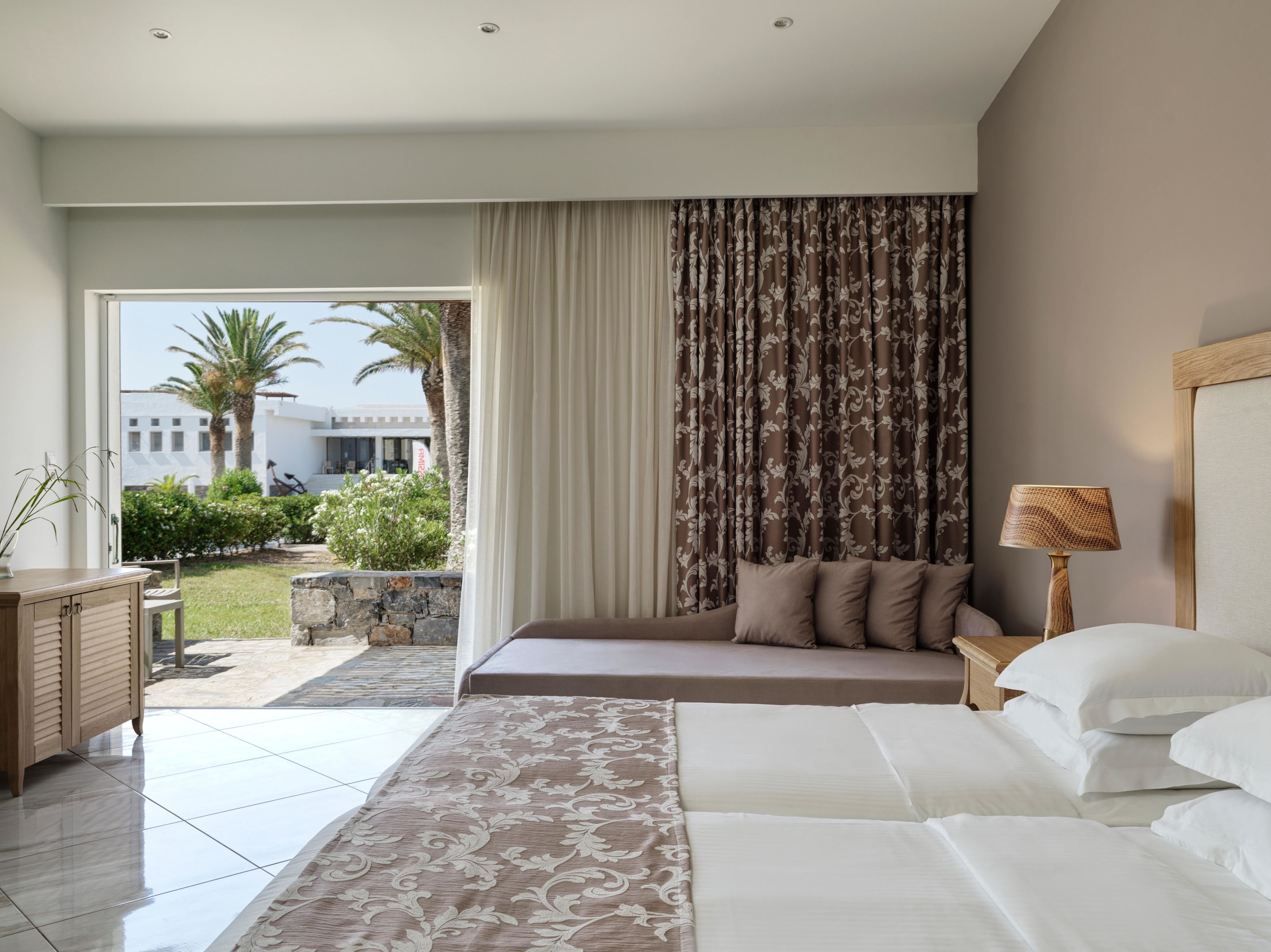بنغل بريميوم، Civitel Creta Beach 2/3