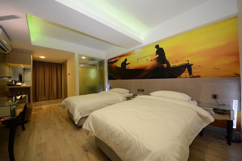 DELUXE, TWIN BEDS