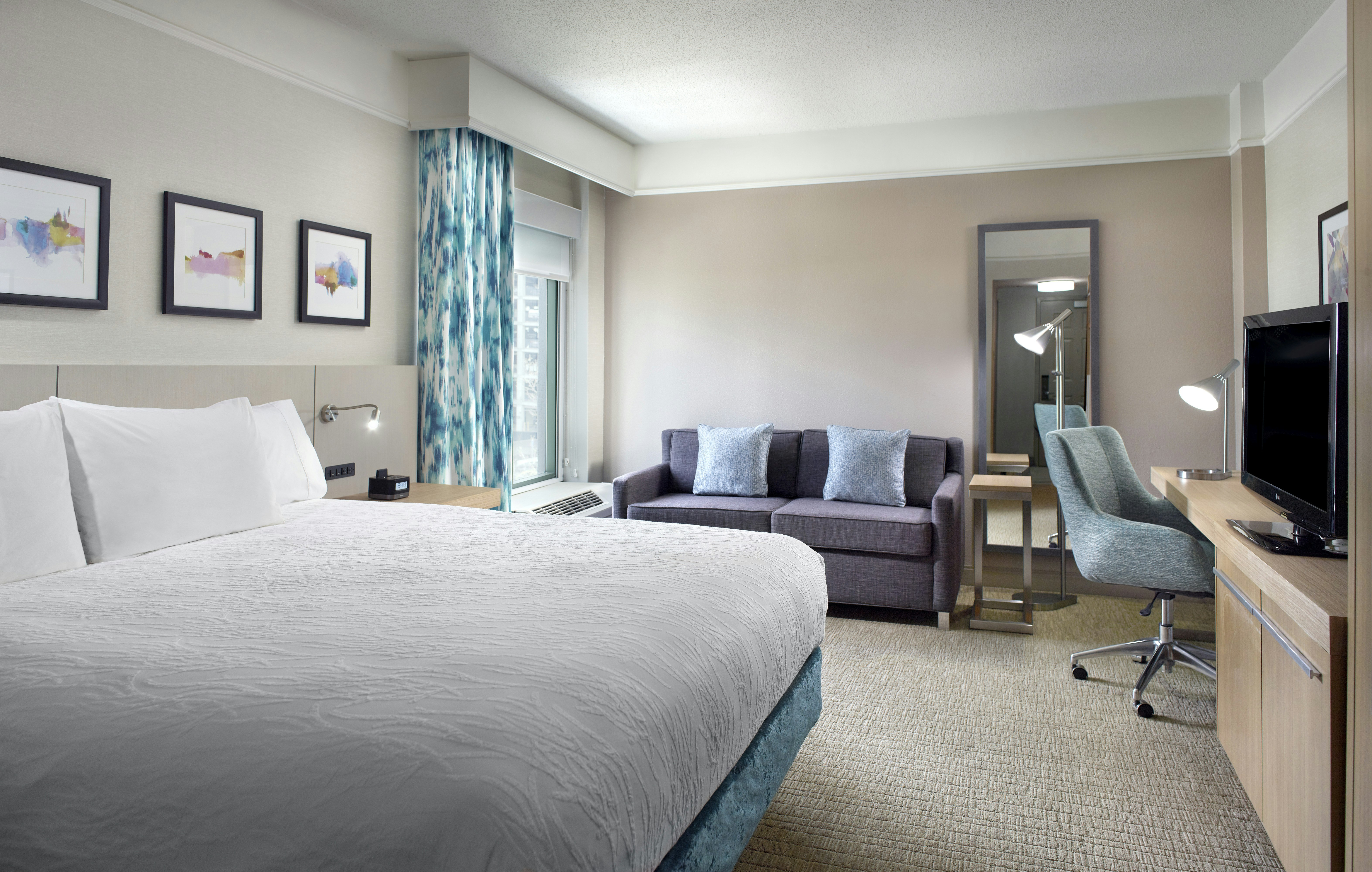 ROOM, KING BED, CORNER, ACCESSIBLE