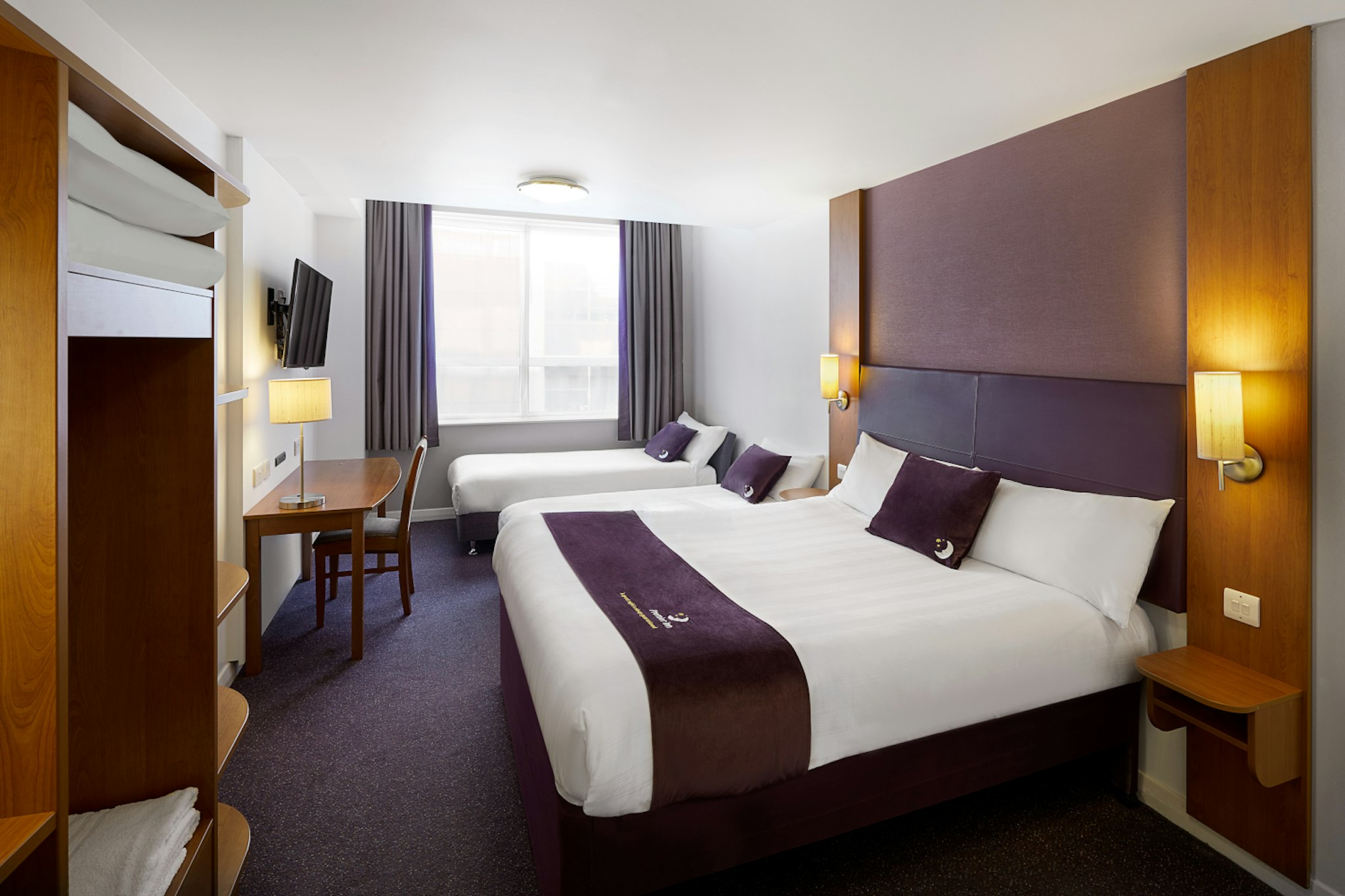 Premier Inn Halifax Town Centre 6/48
