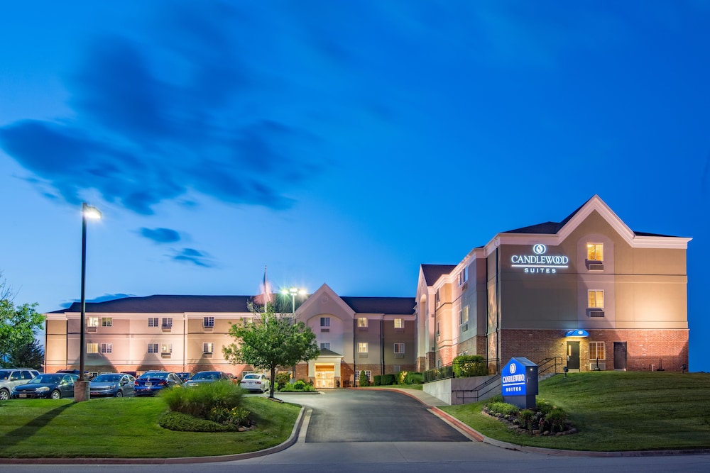 Candlewood Suites Jefferson City 1/52