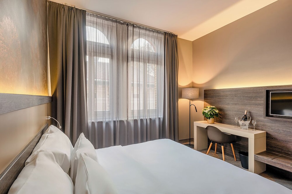 SUPERIOR, DOUBLE BED