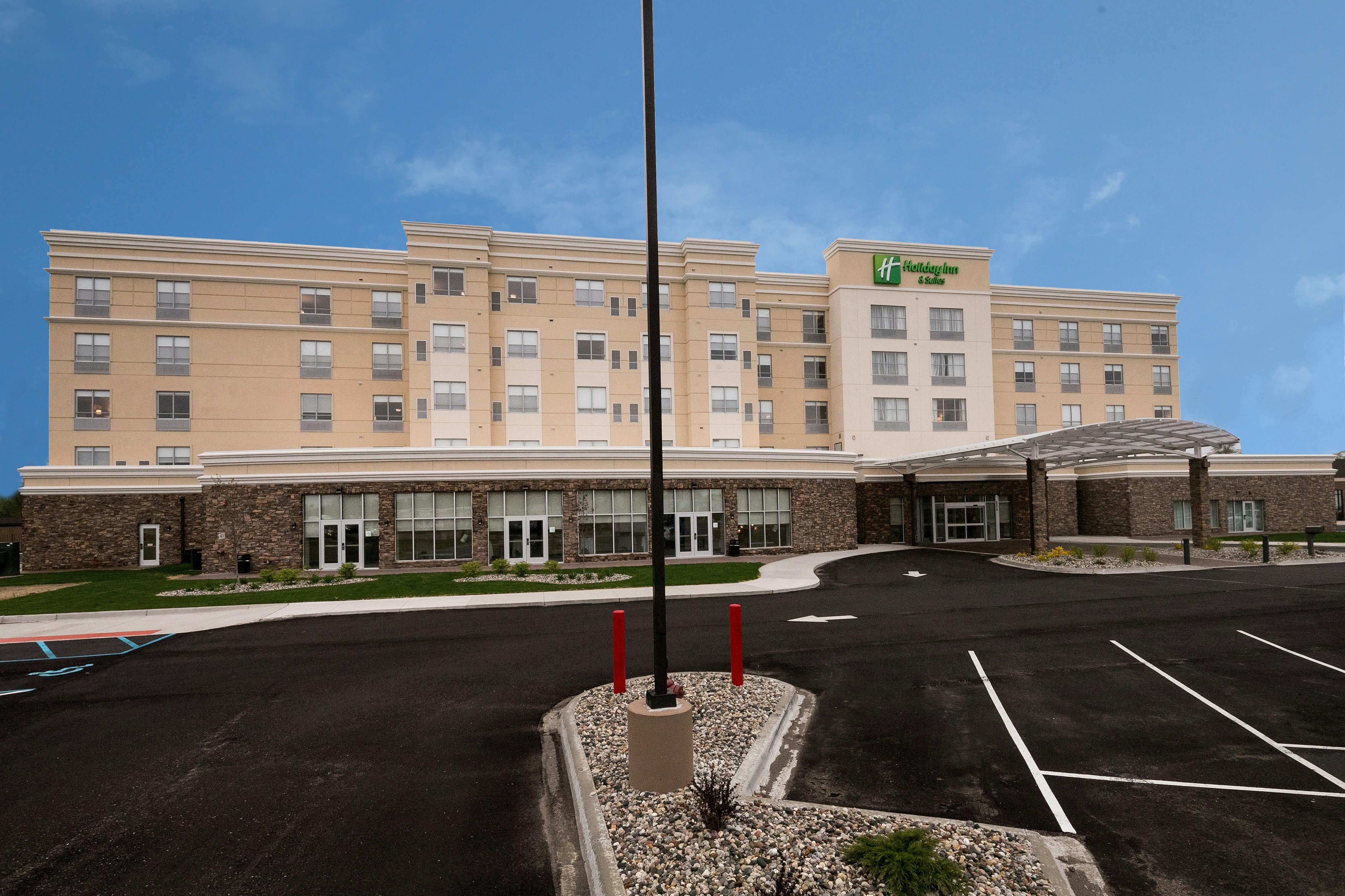 Holiday Inn & Suites Mount Pleasant 63/64