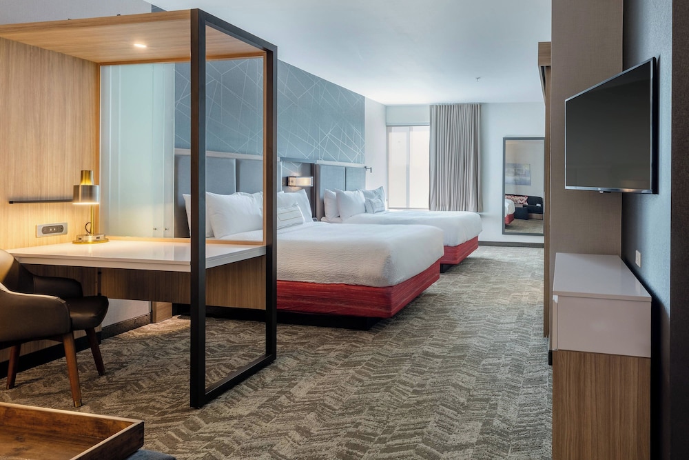 Suite, 2 Queen Beds, Trundle Bed