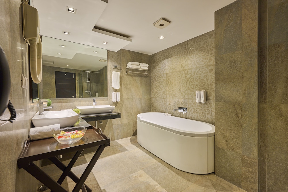 Quality Inn River Country 42/44