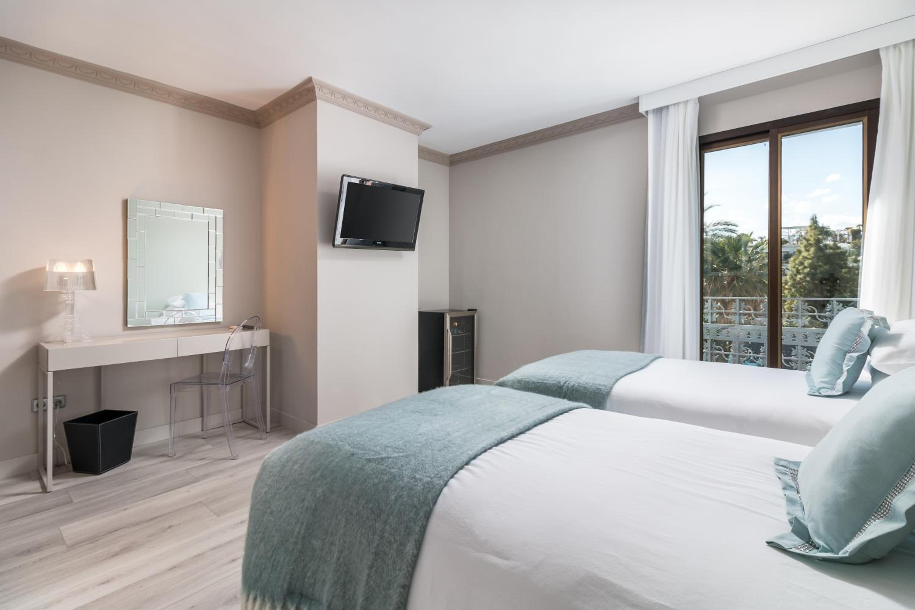 Standard, Single, Twin Beds