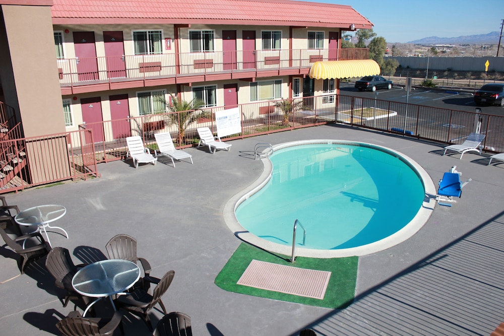Days Inn by Wyndham Barstow 3/25