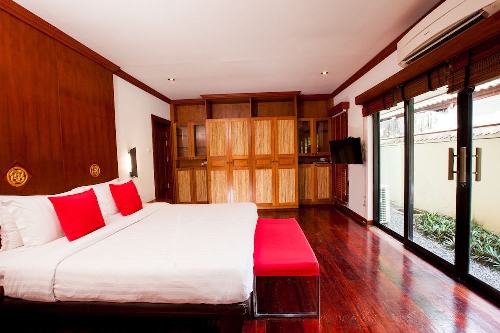 Pao Jin Poon Beach Front Villa 11/56