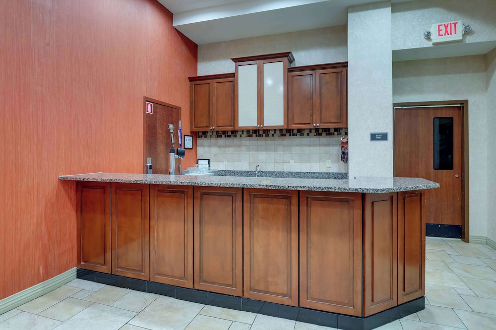 Drury Inn & Suites Charlotte Northlake 4/50
