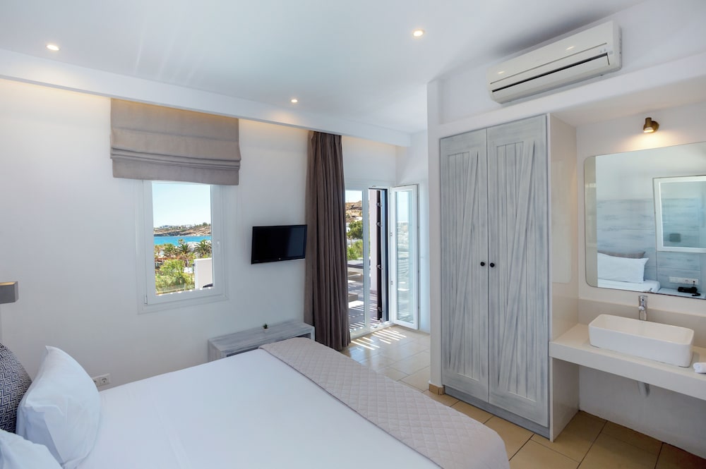 APARTMENT, SEA VIEW, OUTDOOR JETTED TUB, BALCONY