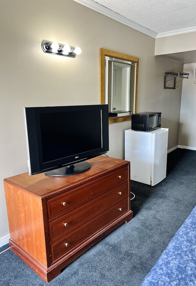 Fairway Inn by the Falls 7/44