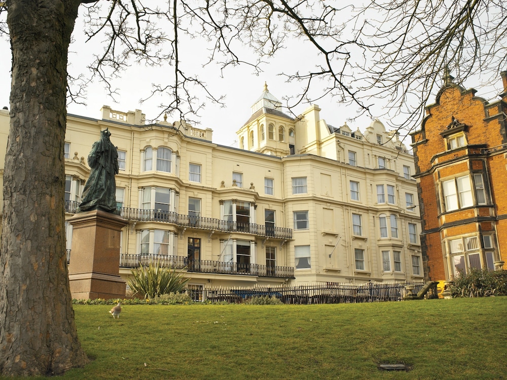 Royal Hotel Scarborough 72/74