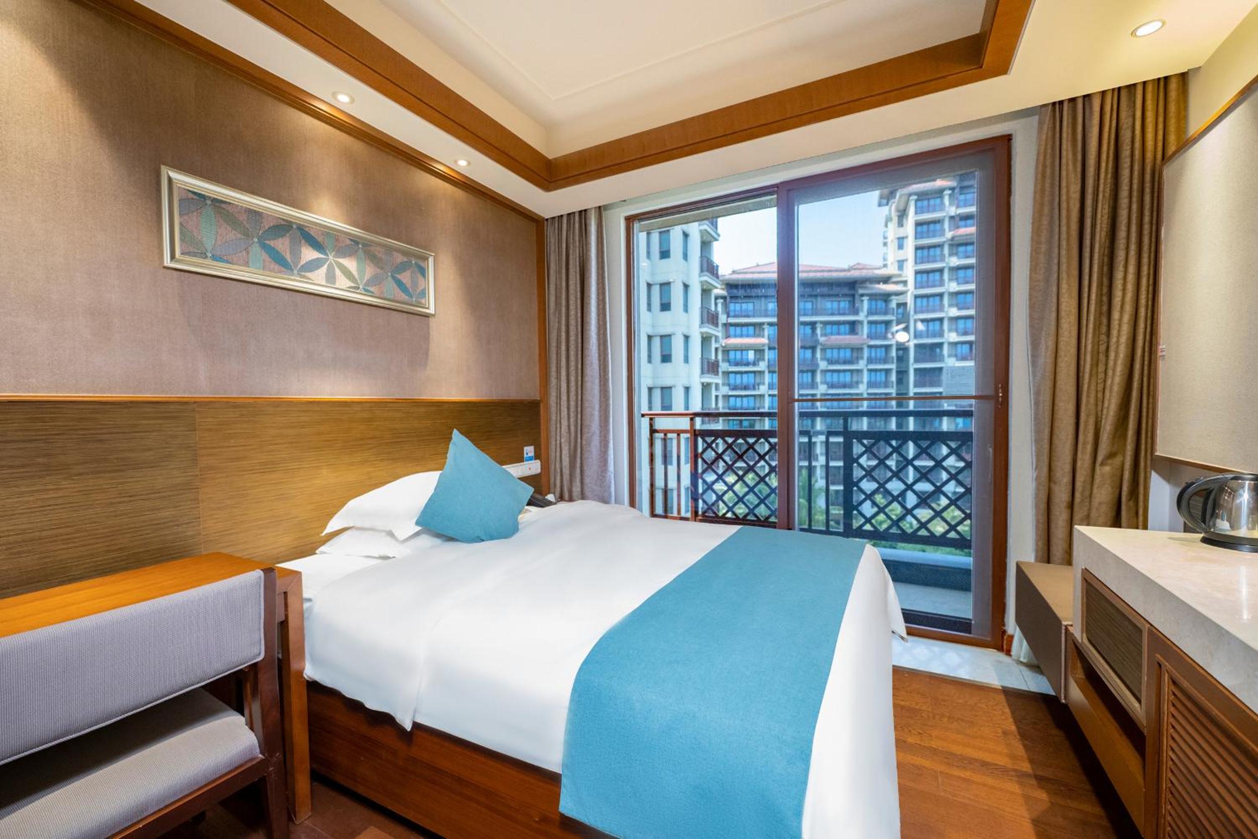 Mini, Single, Queen Bed