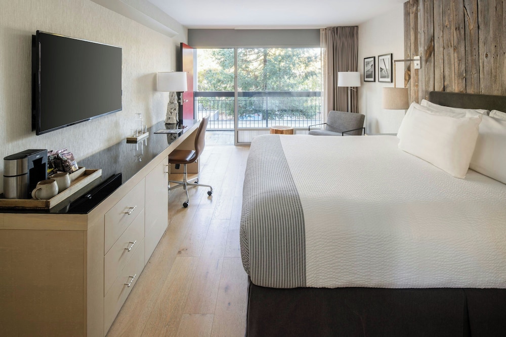 ROOM, KING BED, ACCESSIBLE