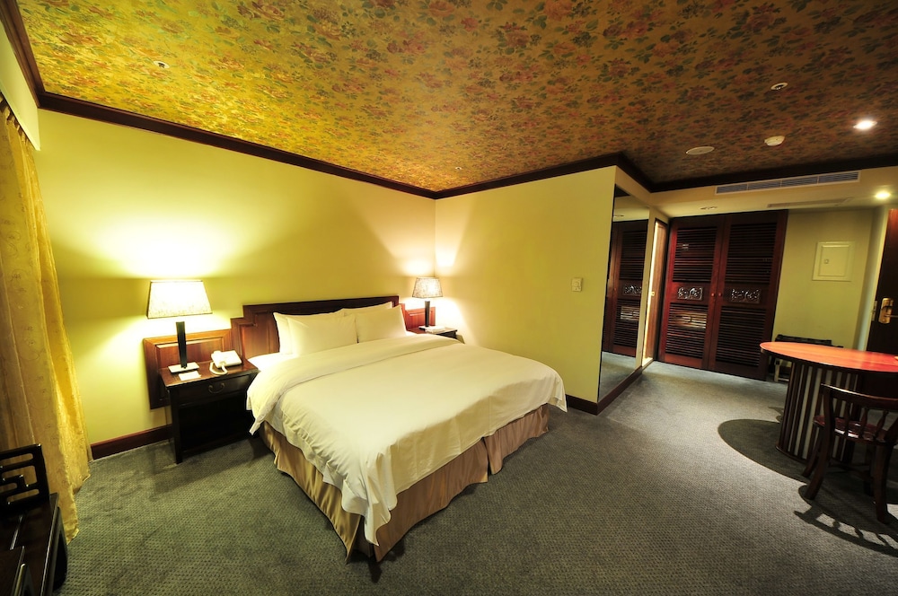 DELUXE, DOUBLE BED
