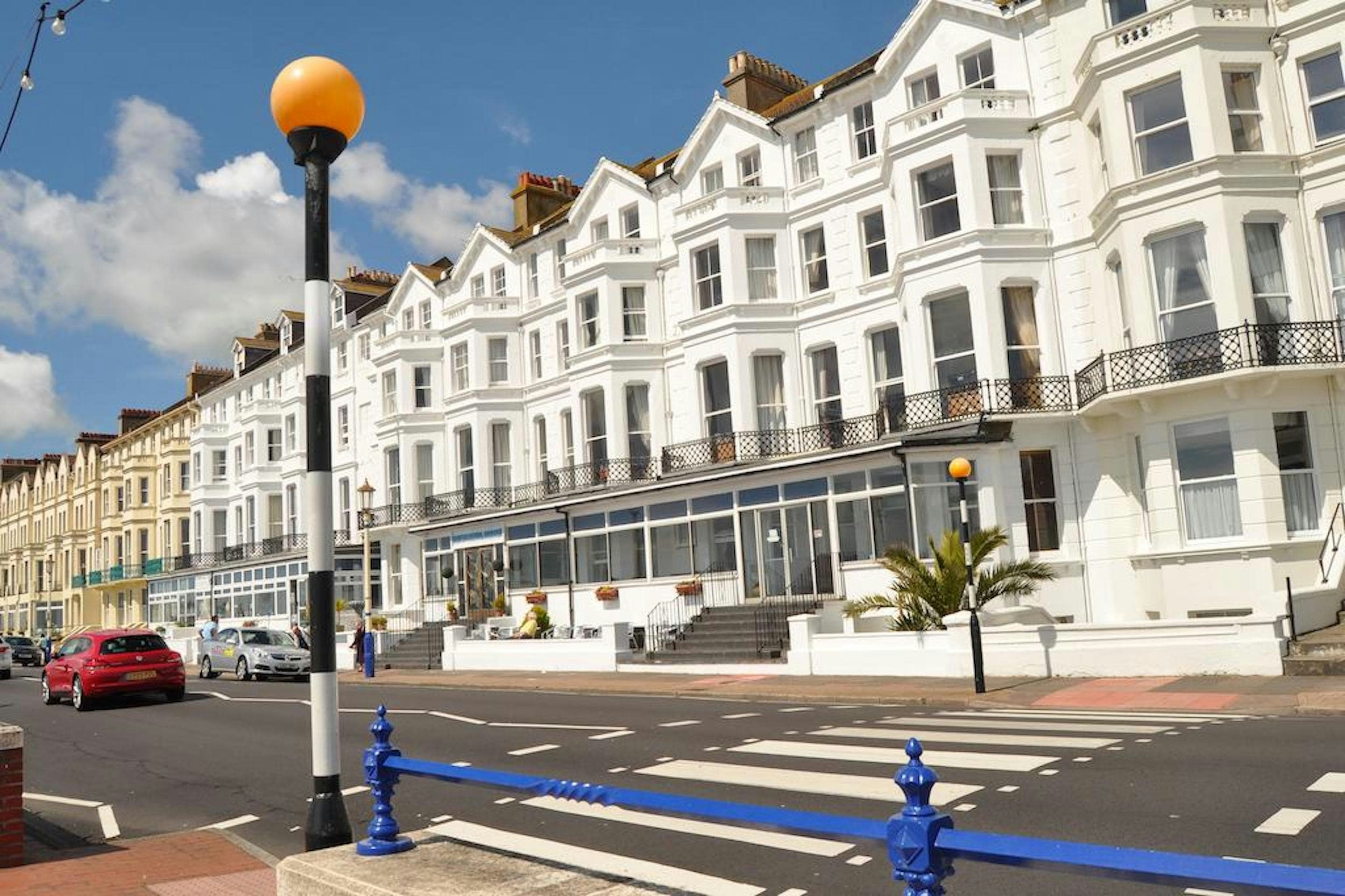 OYO The Strand Hotel 33/39