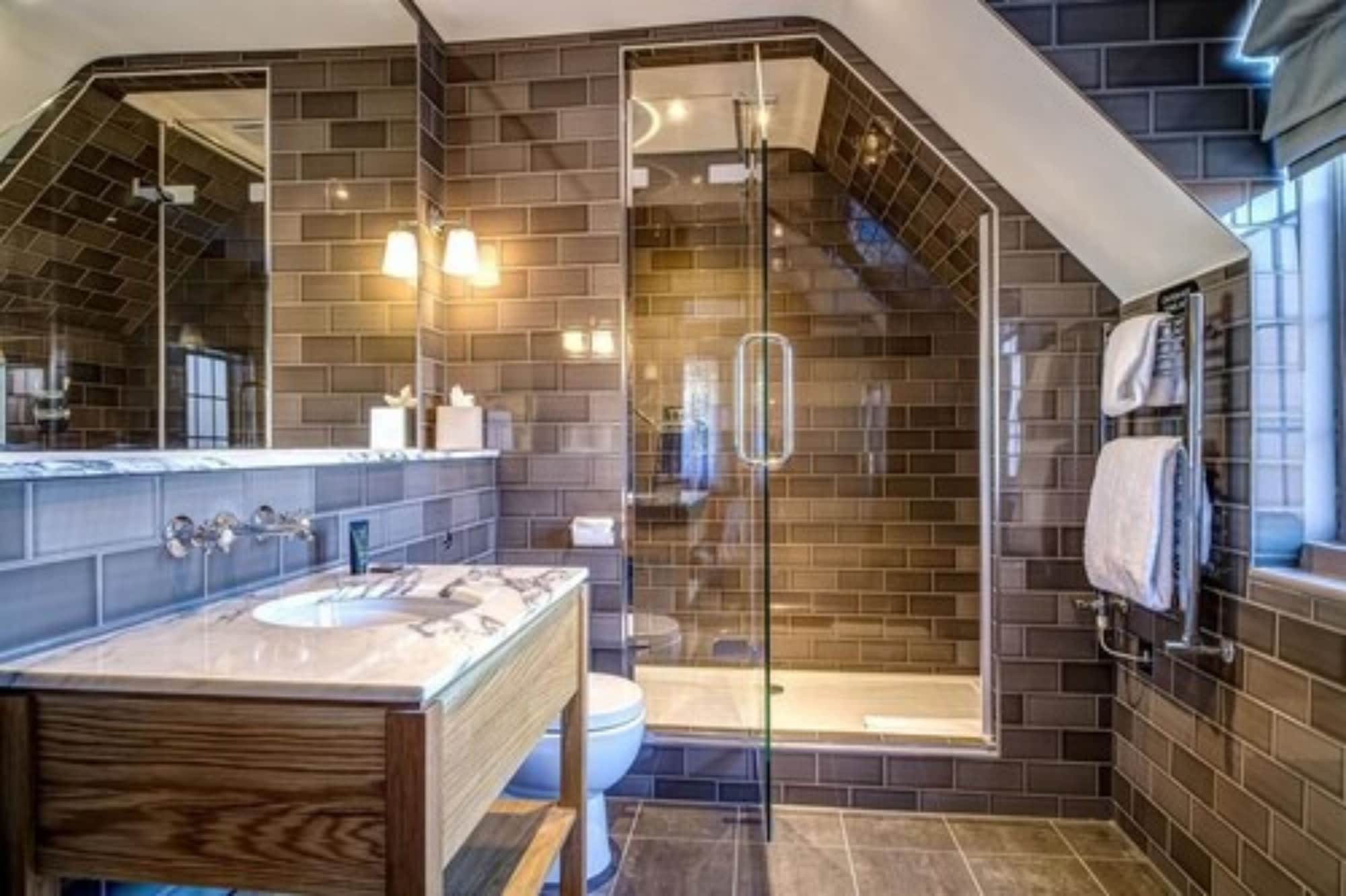 Biggy, King Bed, Riverside، The Great House at Sonning 3/3